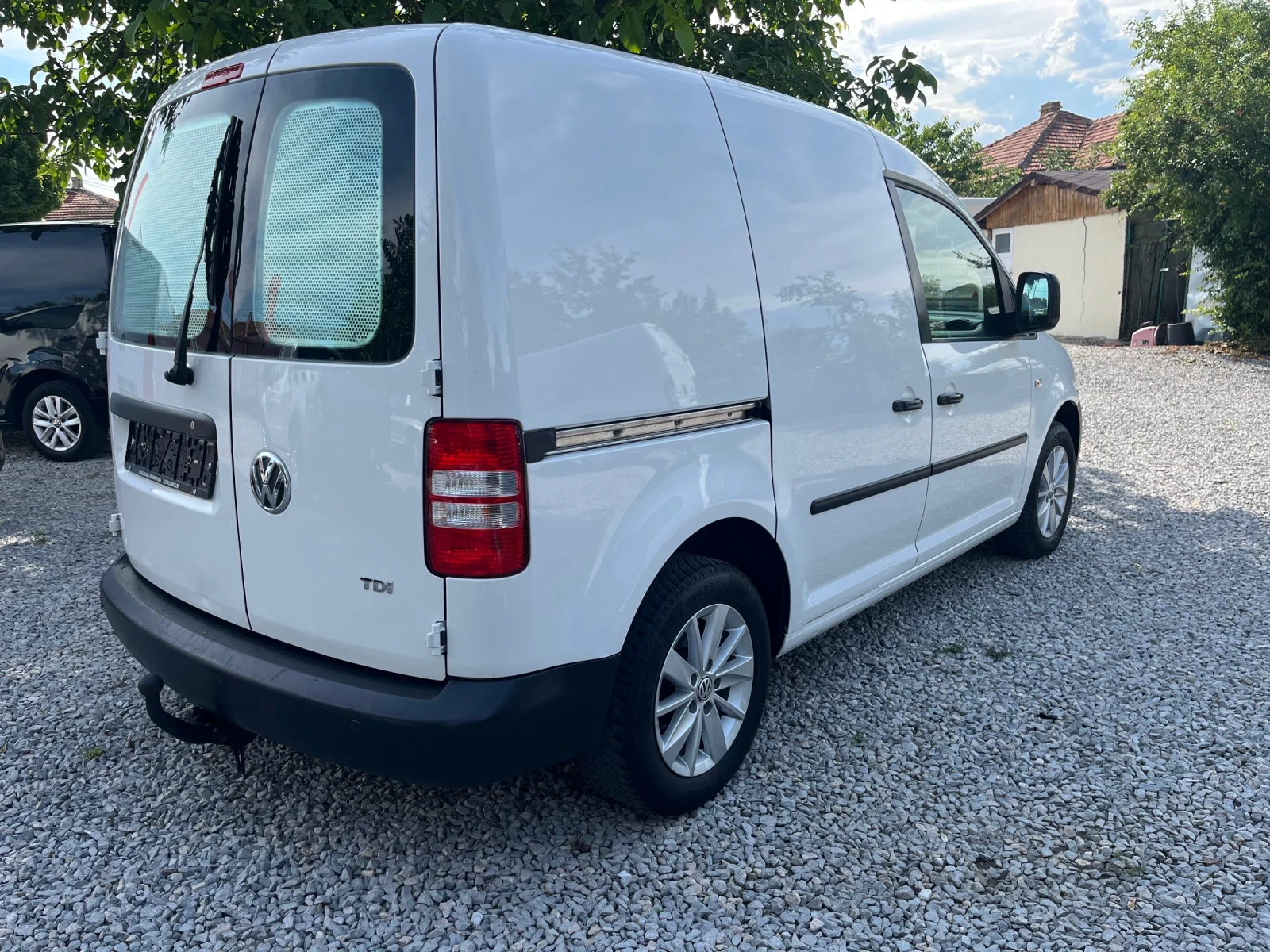 VW Caddy 1.6 TDI/КЛИМА, снимка 4 - Автомобили и джипове - 55207477