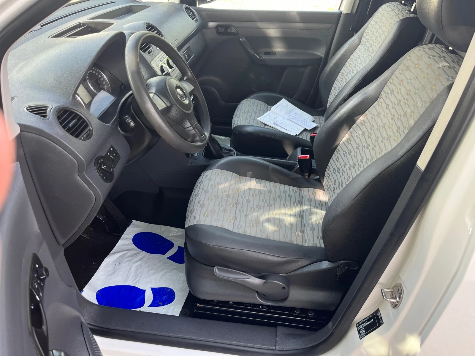 VW Caddy 1.6 TDI/КЛИМА, снимка 10 - Автомобили и джипове - 55207477