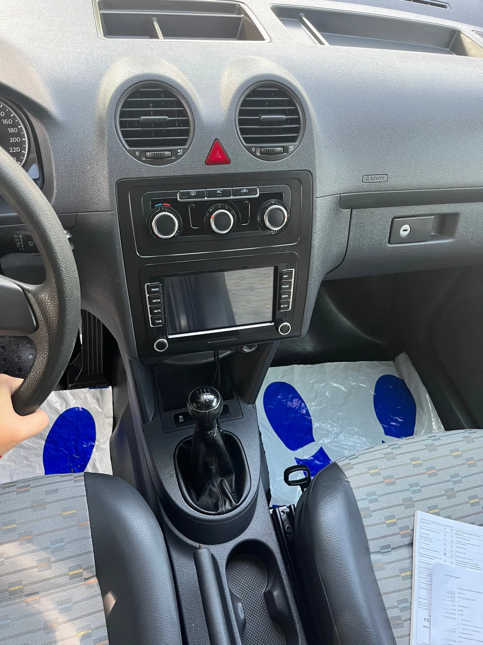VW Caddy 1.6 TDI/КЛИМА, снимка 13 - Автомобили и джипове - 55207477