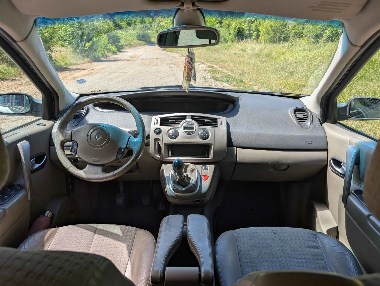 Renault Scenic 1.9 dCi, снимка 8 - Автомобили и джипове - 55943297