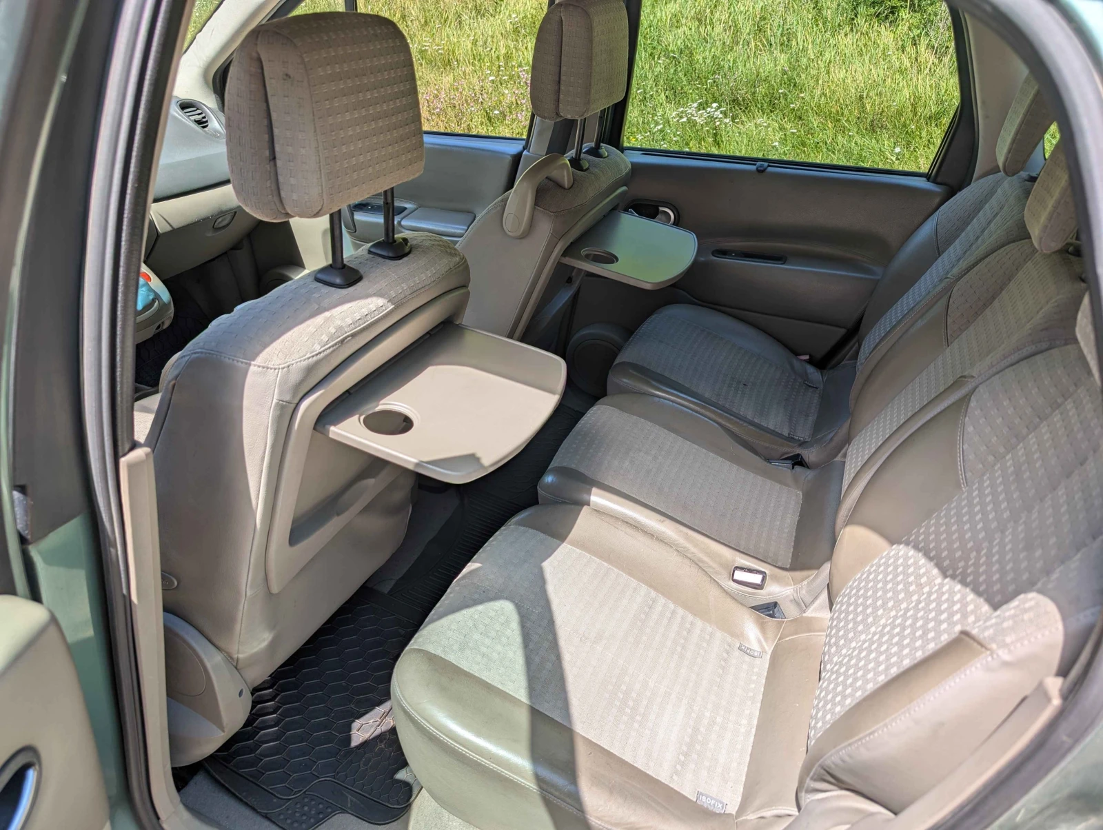 Renault Scenic 1.9 dCi, снимка 10 - Автомобили и джипове - 55943297