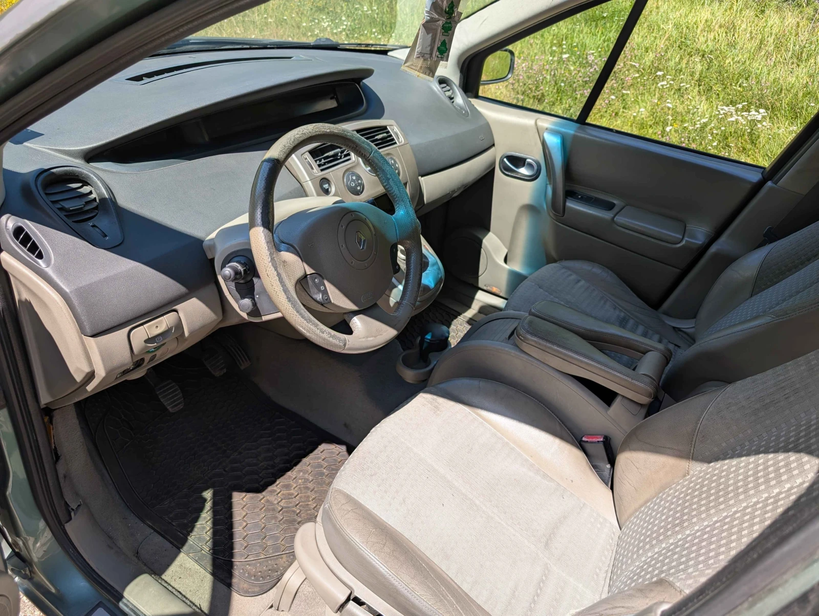 Renault Scenic 1.9 dCi, снимка 7 - Автомобили и джипове - 55943297