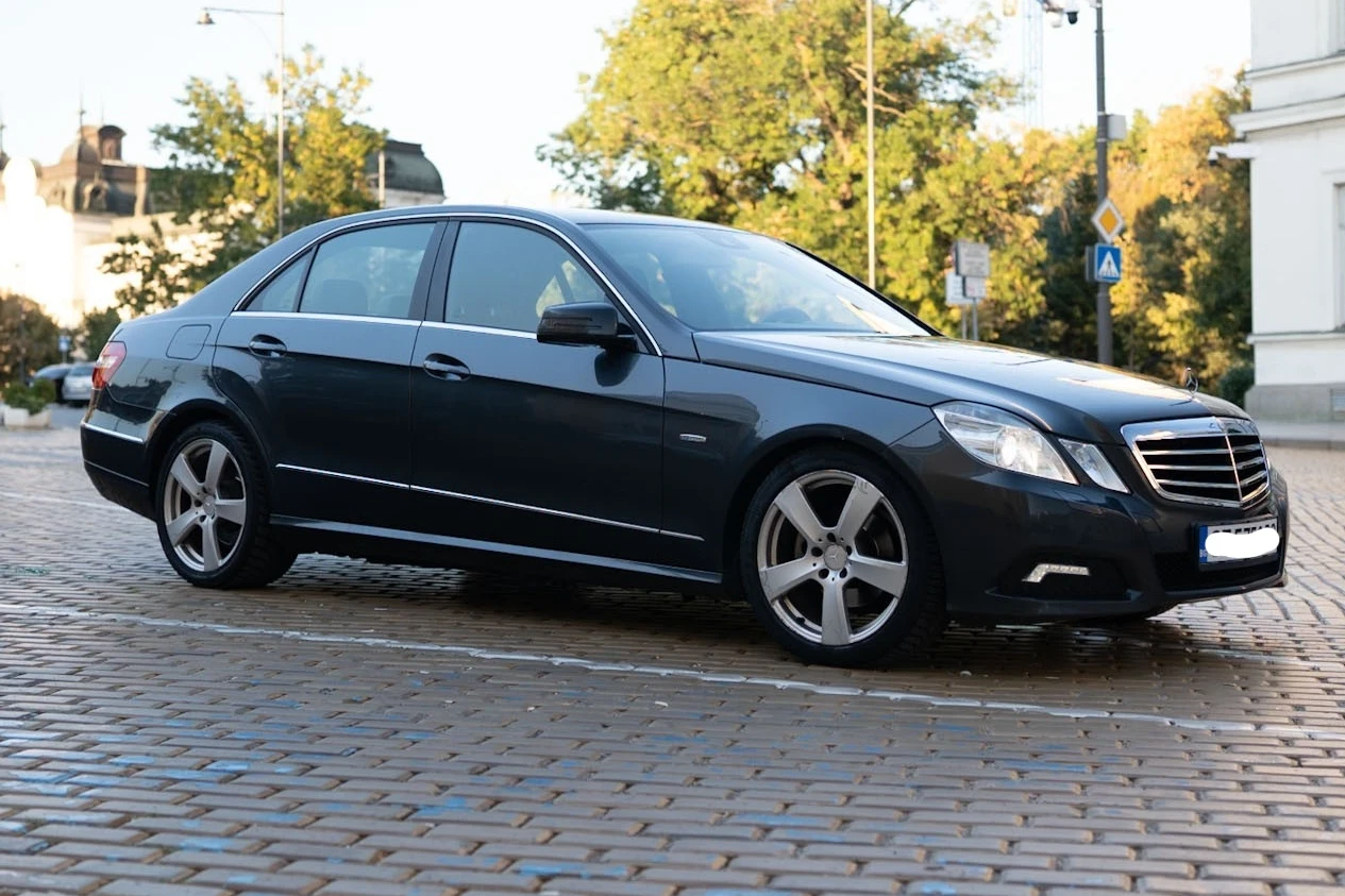 Mercedes-Benz E 220, снимка 3 - Автомобили и джипове - 55963893