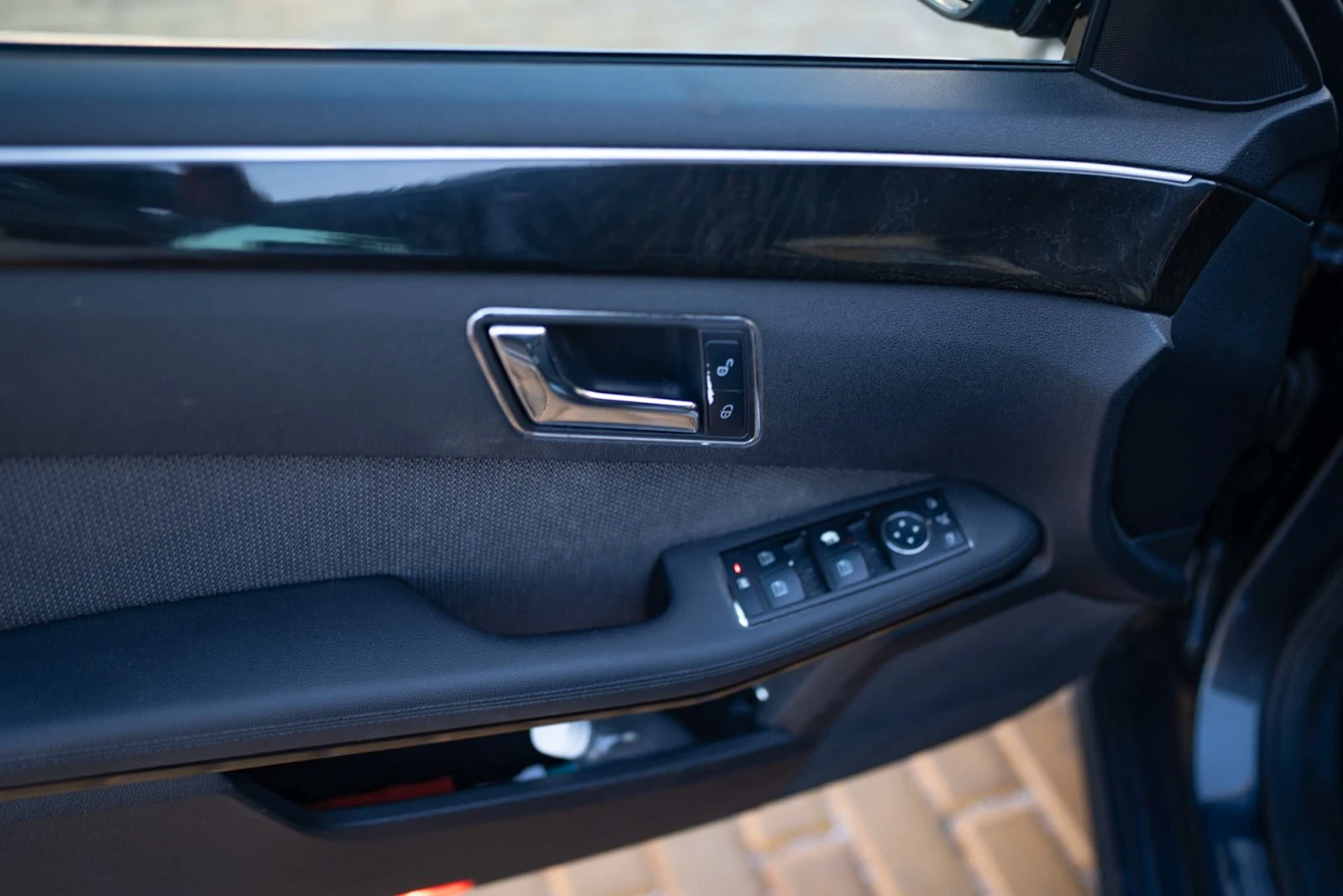 Mercedes-Benz E 220, снимка 11 - Автомобили и джипове - 55963893