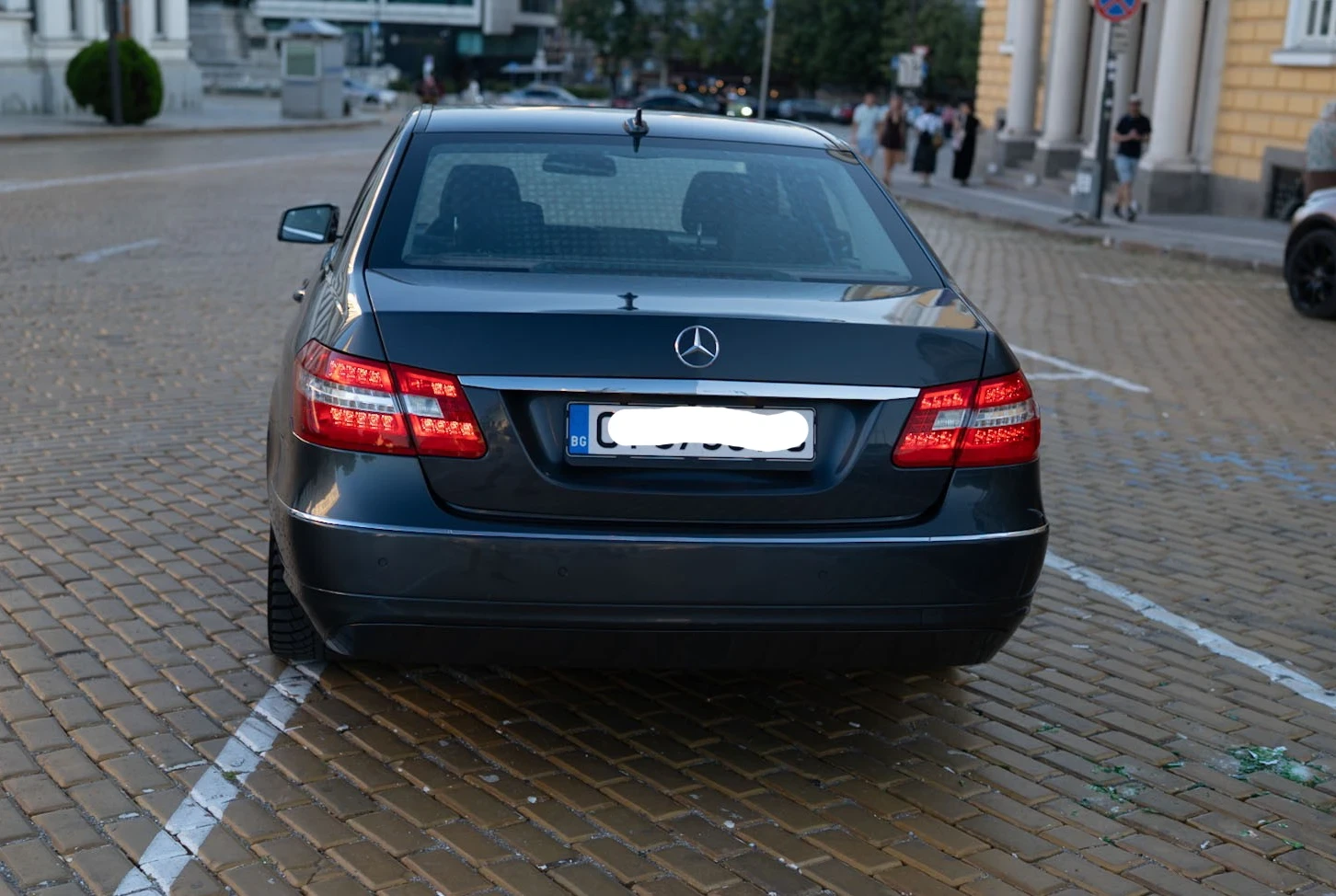 Mercedes-Benz E 220, снимка 5 - Автомобили и джипове - 55963893