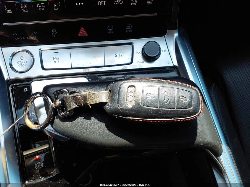 Audi E-Tron Premium Plus, снимка 11 - Автомобили и джипове - 56618845