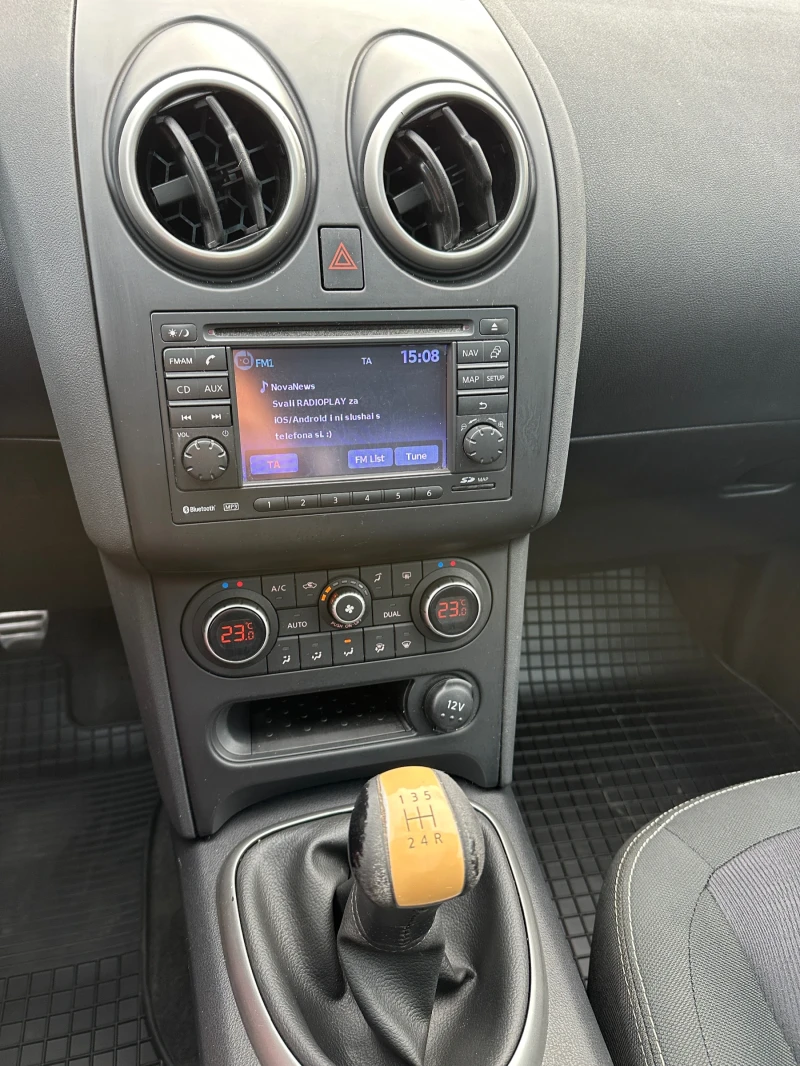 Nissan Qashqai 1.6i facelift, снимка 12 - Автомобили и джипове - 49522916