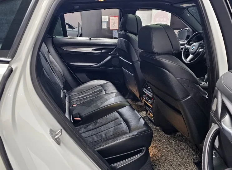 BMW X6 * xDrive40d* M-Sport* ПОДГРЕВ* ПАНОРАМА* HEAD-UP* , снимка 11 - Автомобили и джипове - 53727282