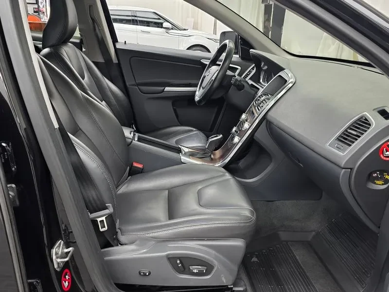 Volvo XC60 D3 1St Generation, снимка 11 - Автомобили и джипове - 56111890