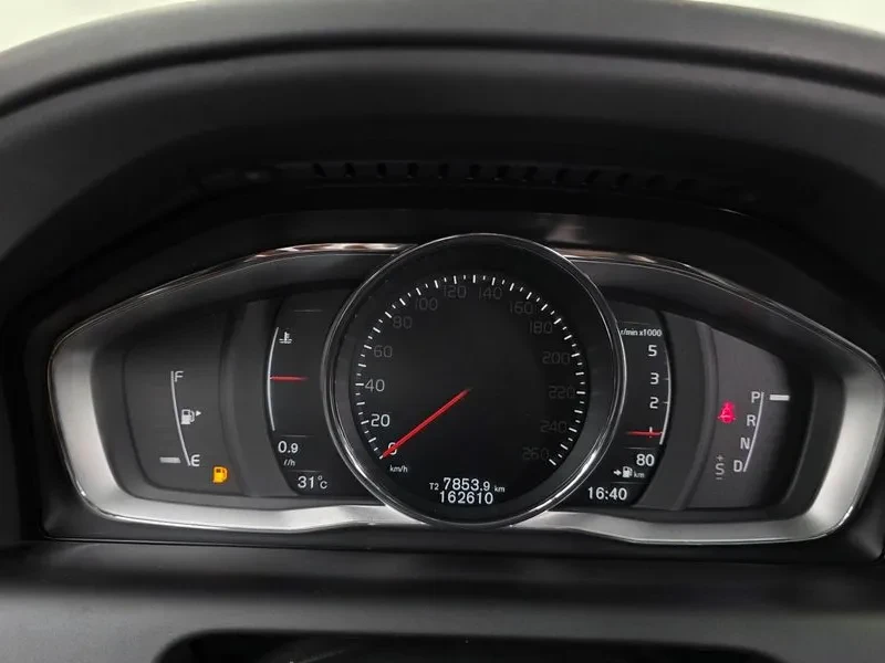 Volvo XC60 D3 1St Generation, снимка 8 - Автомобили и джипове - 56111890