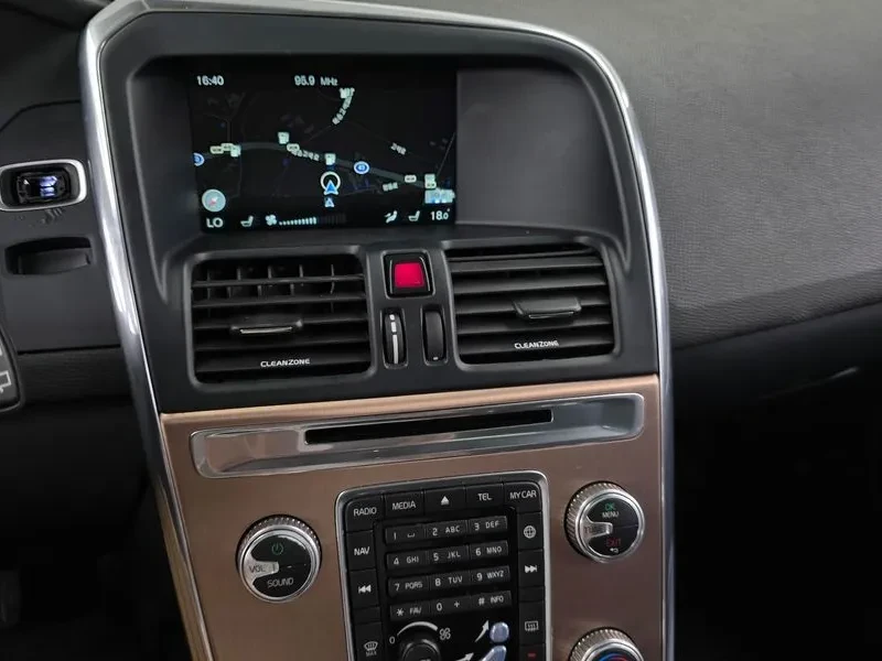Volvo XC60 D3 1St Generation, снимка 14 - Автомобили и джипове - 56111890
