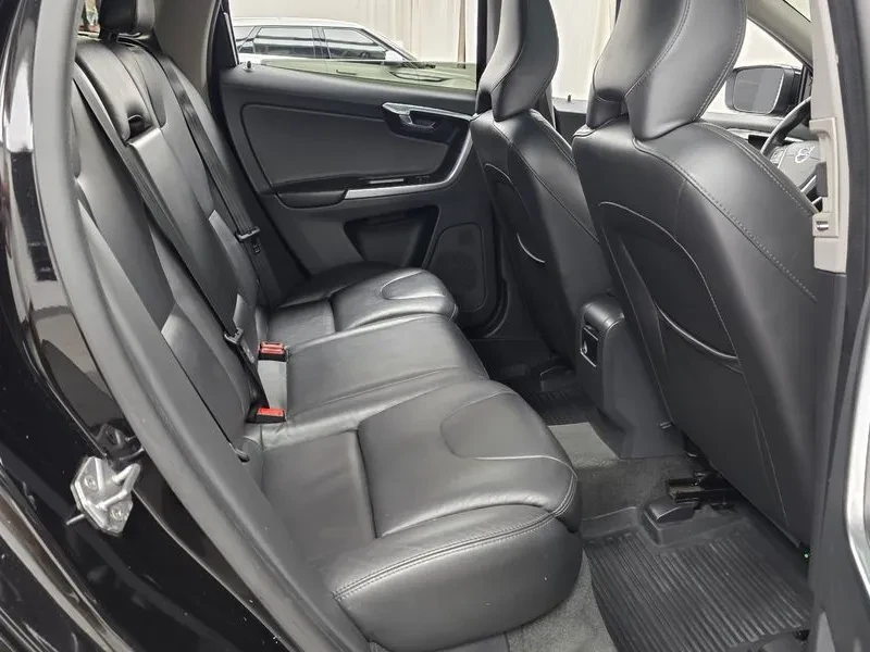 Volvo XC60 D3 1St Generation, снимка 12 - Автомобили и джипове - 56111890