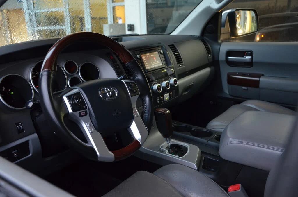 Toyota Sequoia 5.7* V8* PLATINUM* ПОДГРЕВ* ОБДУХВАНЕ* КАМЕРА* JBL, снимка 9 - Автомобили и джипове - 55057181