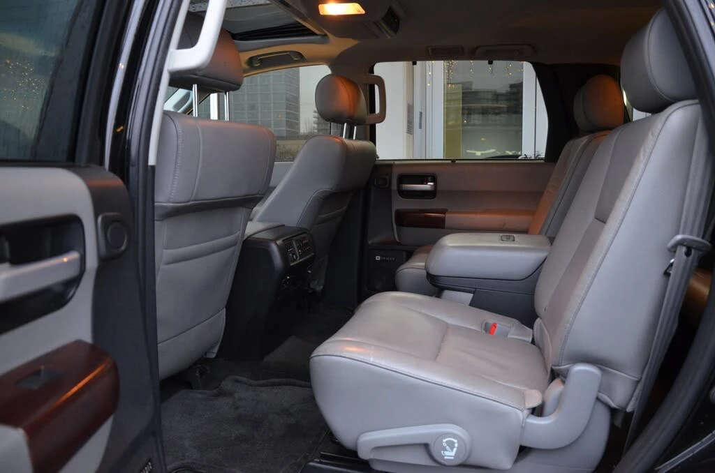 Toyota Sequoia 5.7* V8* PLATINUM* ПОДГРЕВ* ОБДУХВАНЕ* КАМЕРА* JBL, снимка 16 - Автомобили и джипове - 55057181