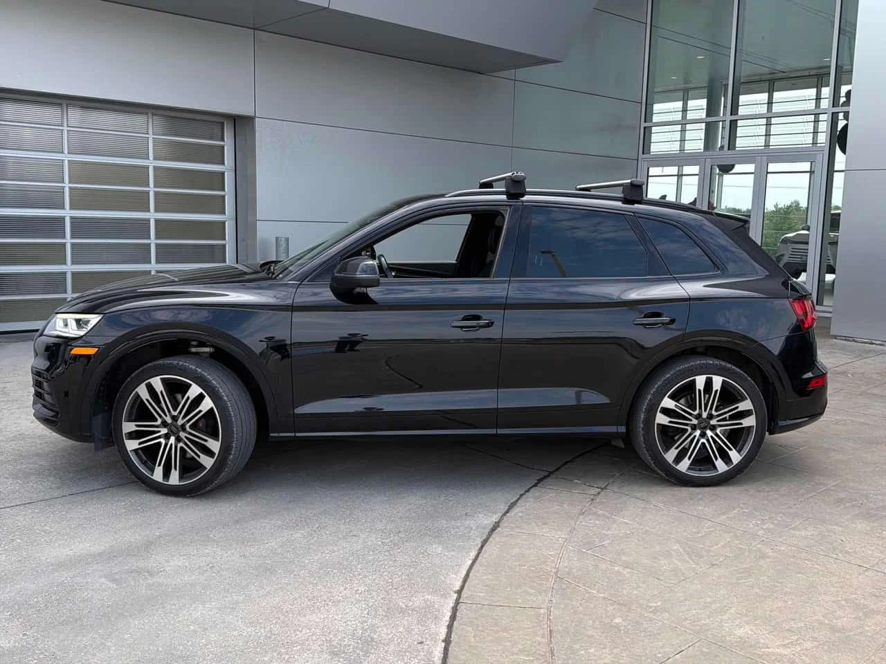 Audi SQ5 Technik | CARFAX | АВТОКРЕДИТ БЕЗ ПЪРВОНАЧАЛНА , снимка 3 - Автомобили и джипове - 55601257