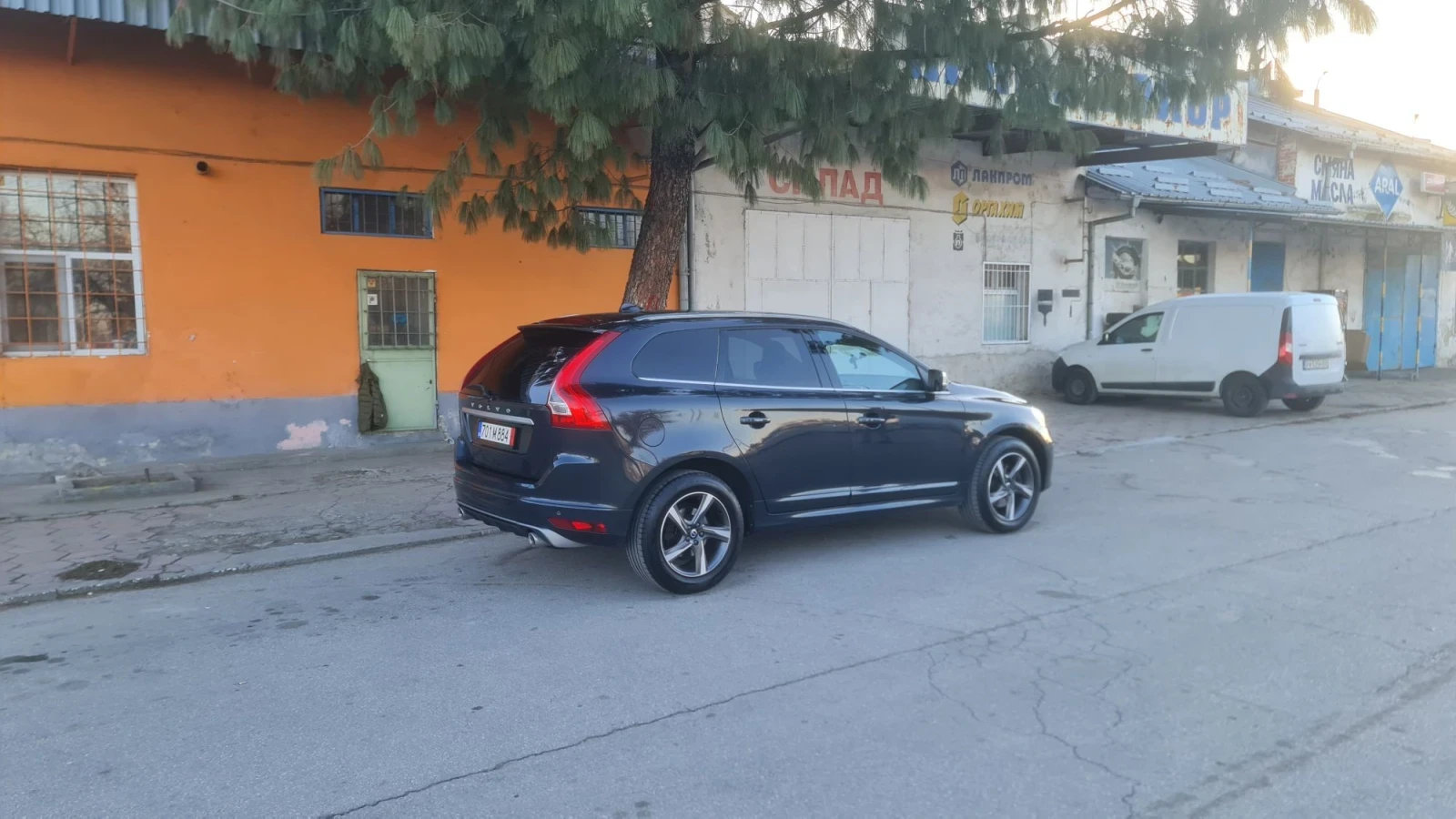 Volvo XC60 D5/SWISS/R, DESIGN/240 000KM/AWD 4X4, снимка 3 - Автомобили и джипове - 55655172