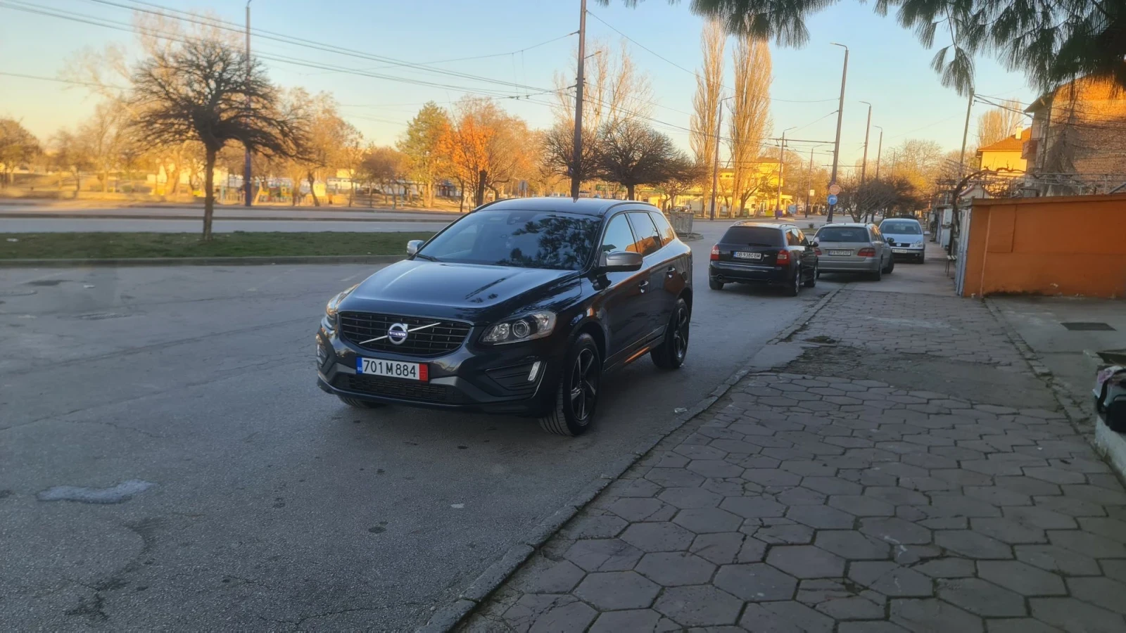Volvo XC60 D5/SWISS/R, DESIGN/240 000KM/AWD 4X4, снимка 2 - Автомобили и джипове - 55655172