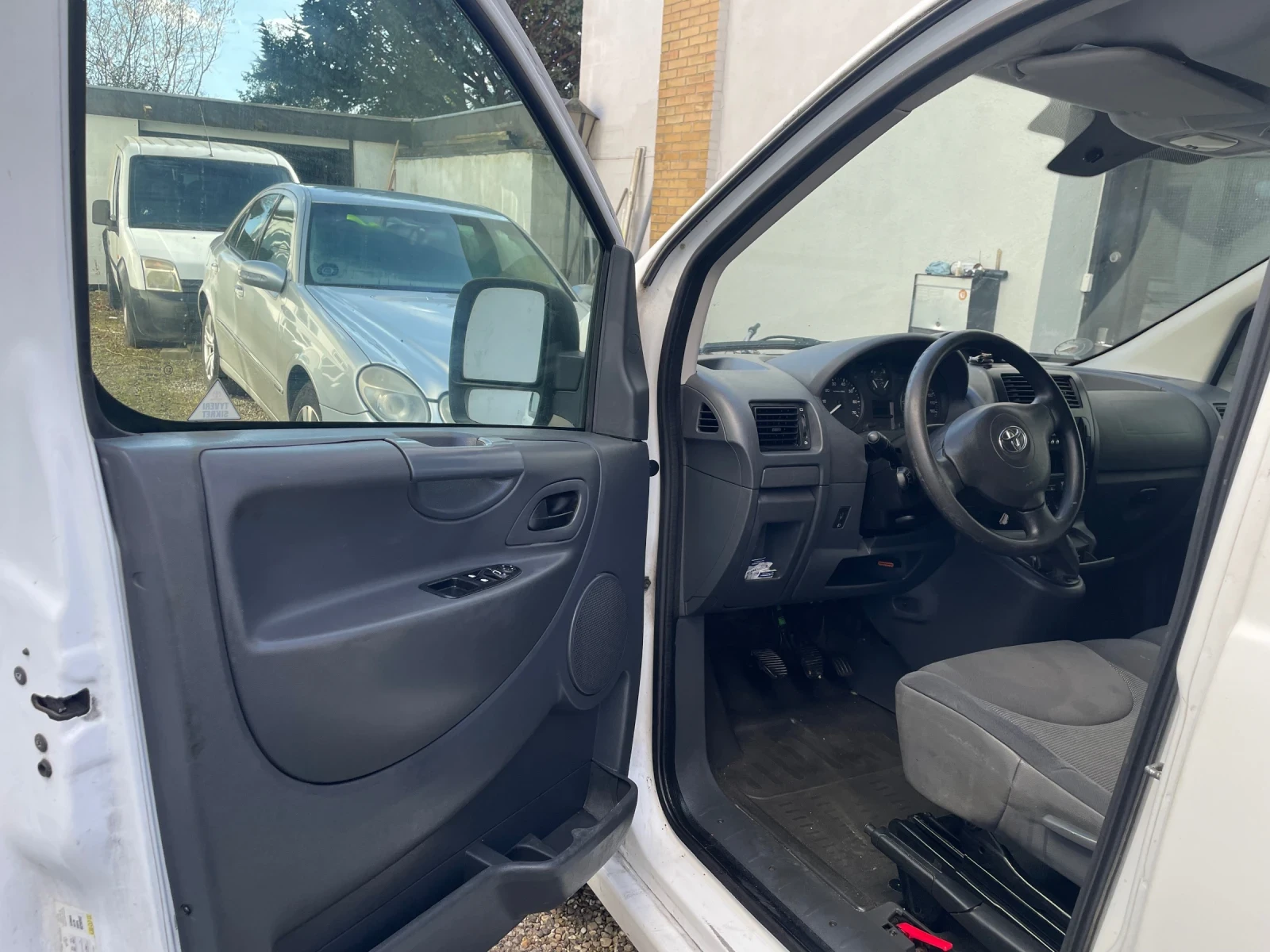 Toyota Proace 2.0D, снимка 4 - Бусове и автобуси - 53836910