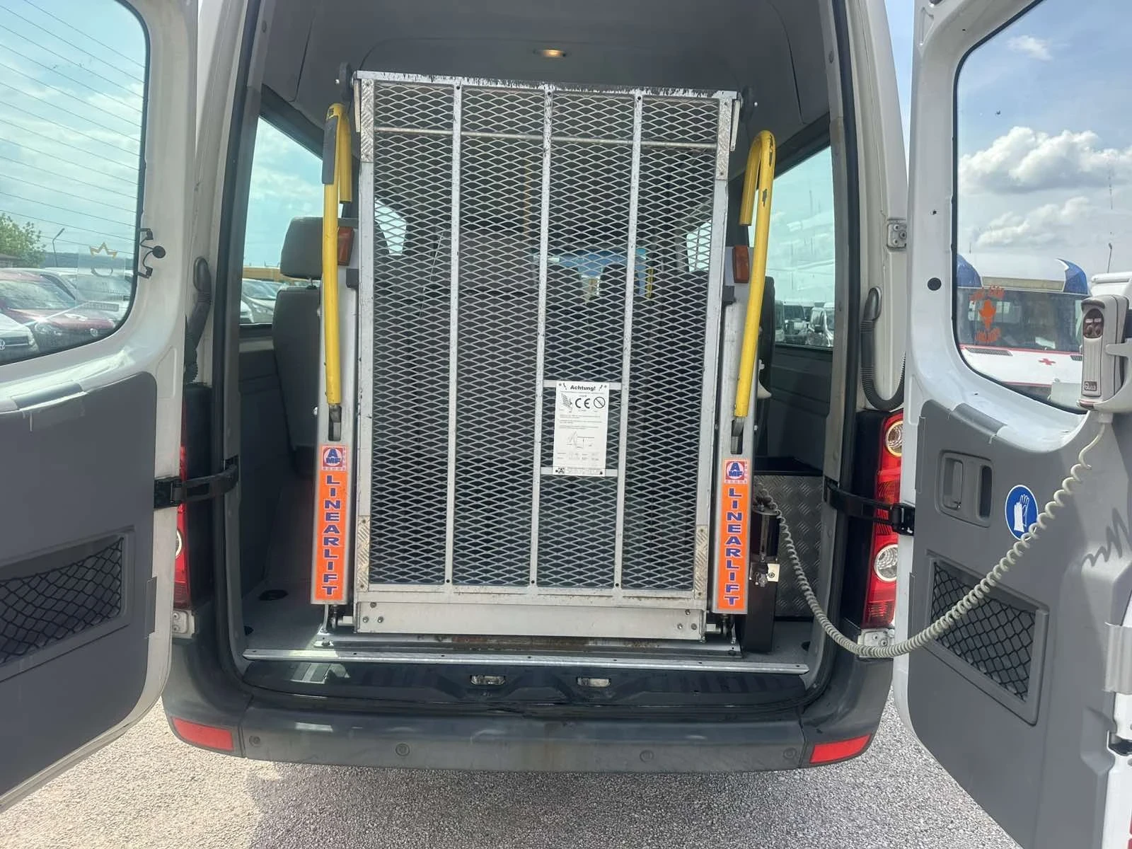 VW Crafter, снимка 6 - Бусове и автобуси - 54783416