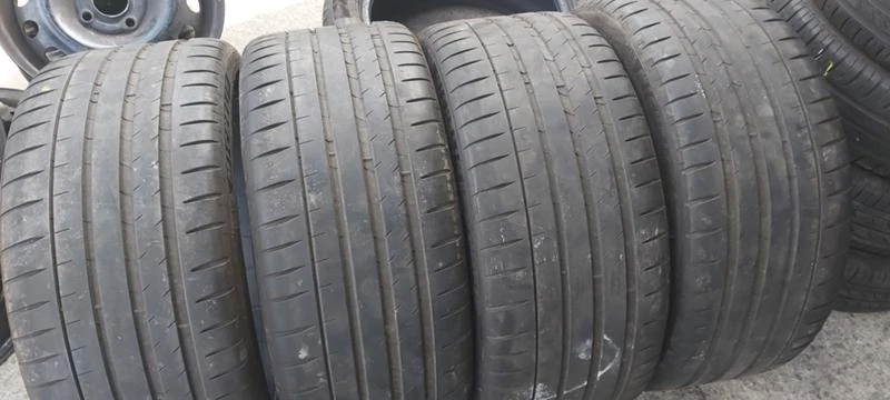 Гуми Летни 235/35R19, снимка 1 - Гуми и джанти - 29888379