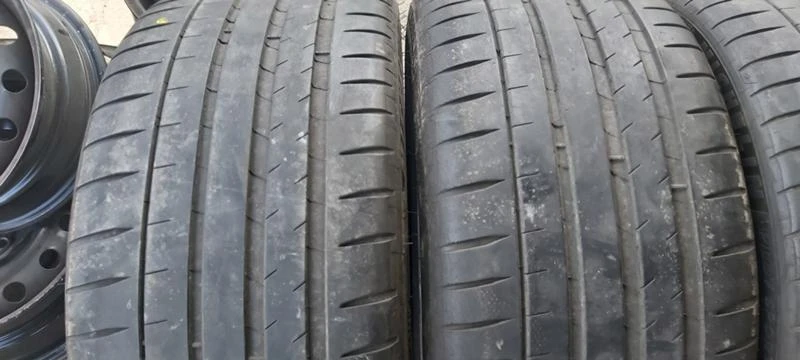 Гуми Летни 235/35R19, снимка 2 - Гуми и джанти - 29888379