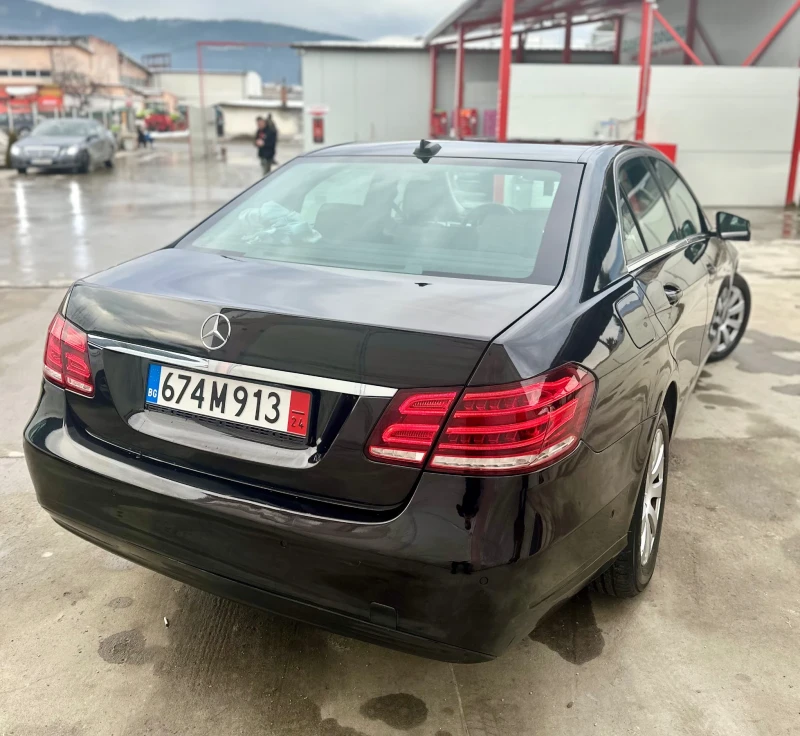 Mercedes-Benz E 220, снимка 4 - Автомобили и джипове - 48954899