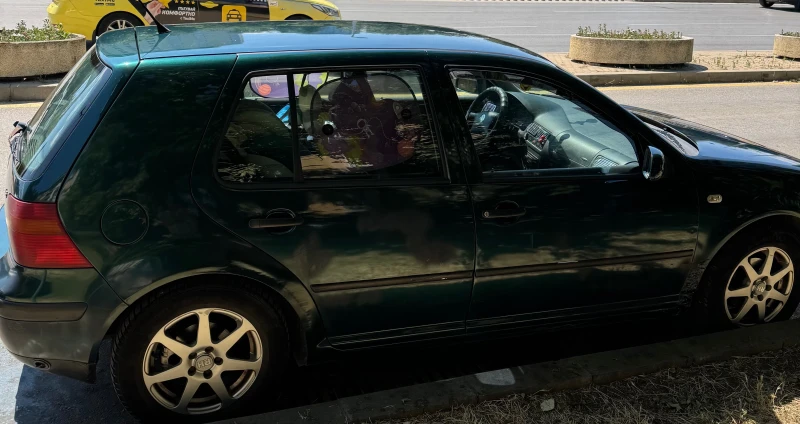 VW Golf 1.6, снимка 7 - Автомобили и джипове - 51015743