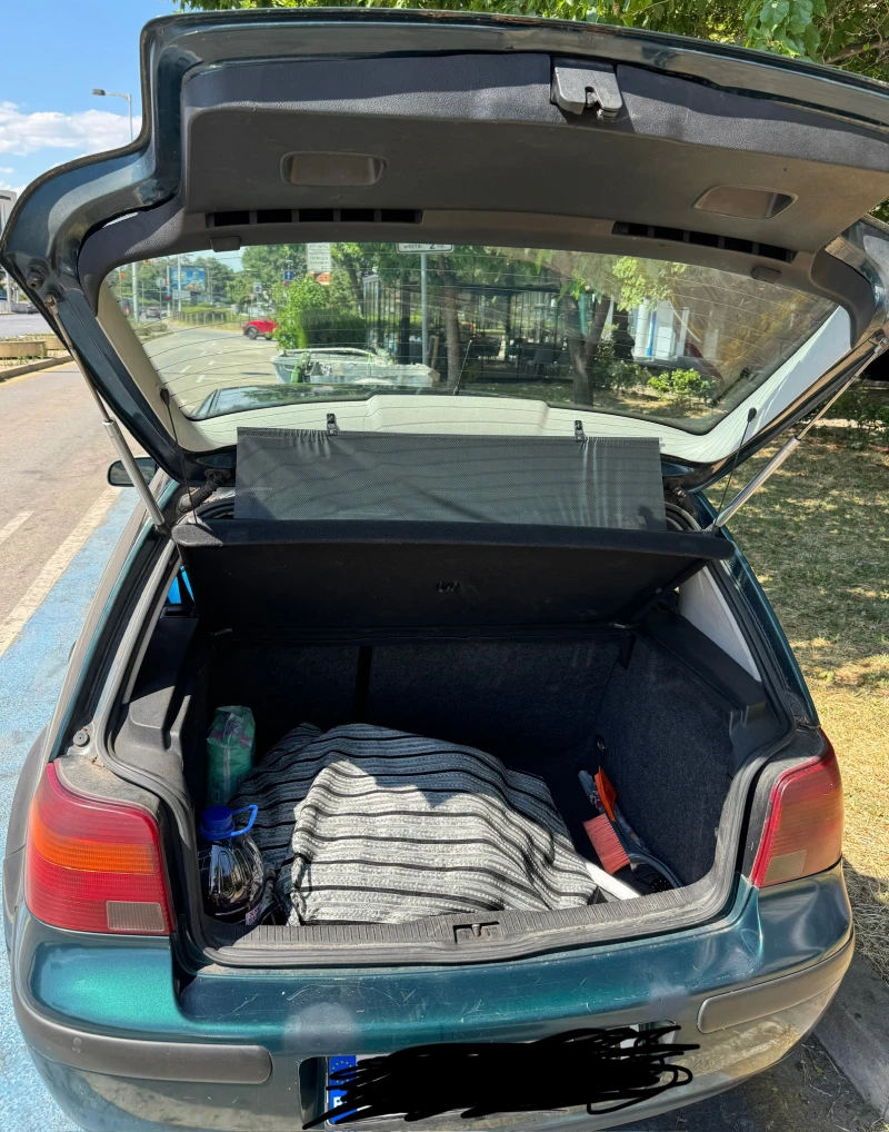 VW Golf 1.6, снимка 6 - Автомобили и джипове - 51015743