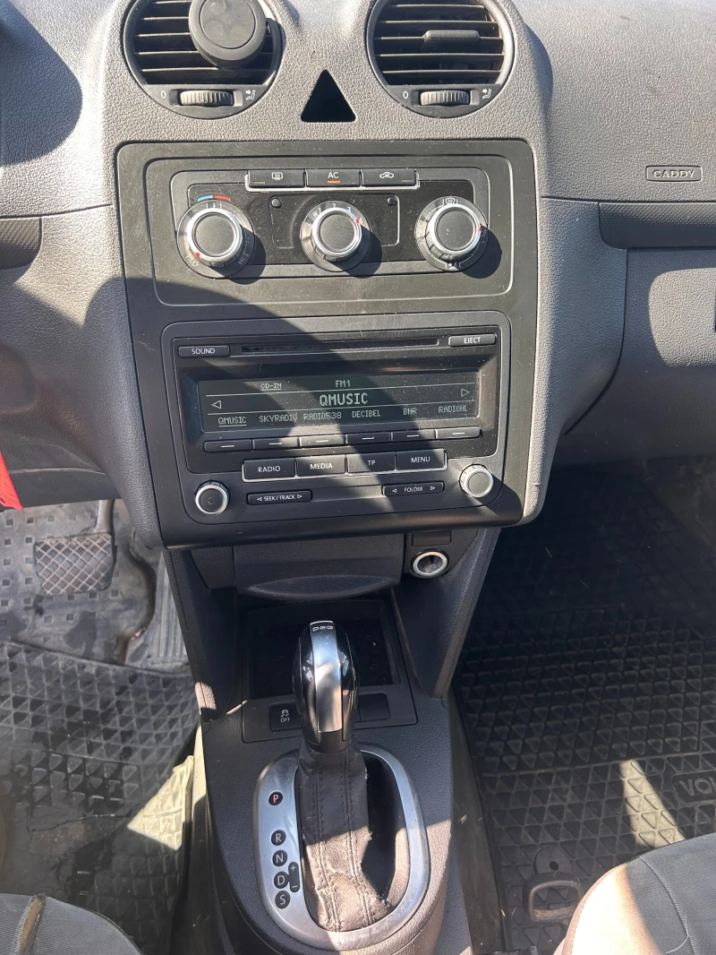 VW Caddy 1.6TDI AVTOMAT EURO 5, снимка 12 - Автомобили и джипове - 51092027