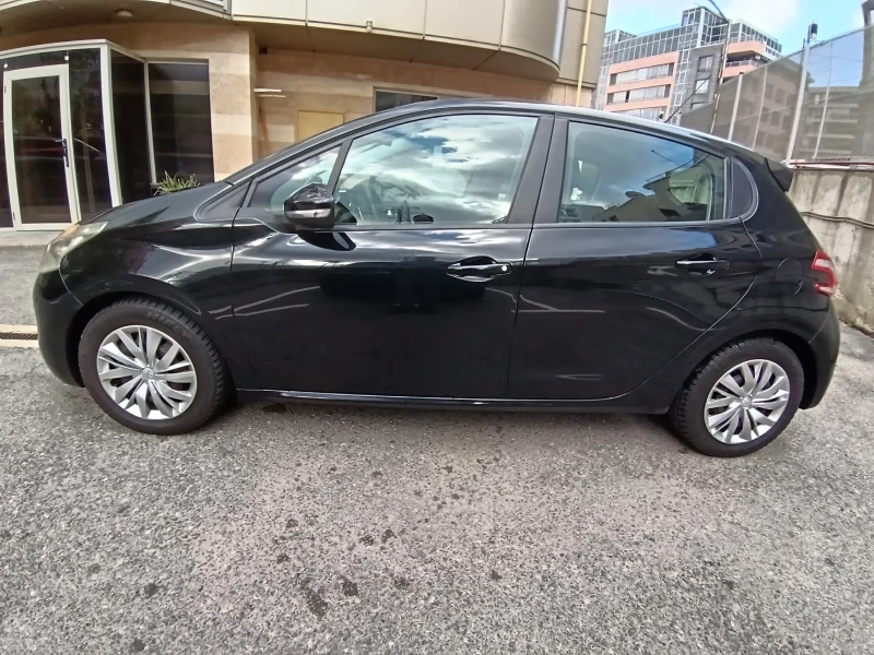 Peugeot 208 1.4 e-Hdi автоматик , снимка 6 - Автомобили и джипове - 52269015