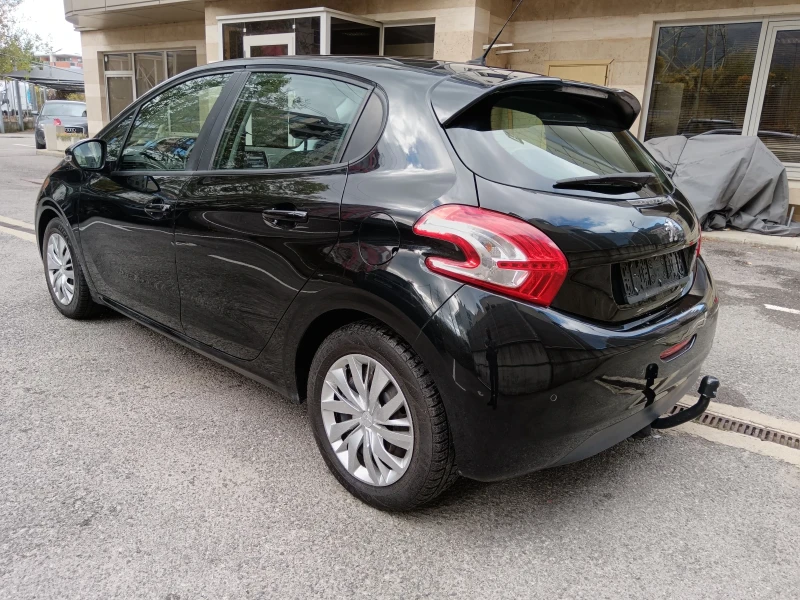 Peugeot 208 1.4 e-Hdi автоматик , снимка 5 - Автомобили и джипове - 52269015