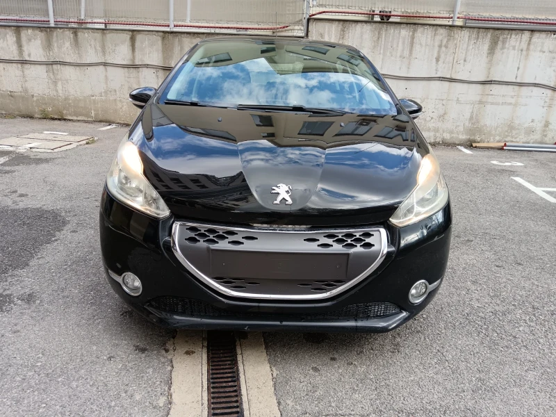Peugeot 208 1.4 e-Hdi автоматик , снимка 8 - Автомобили и джипове - 52269015