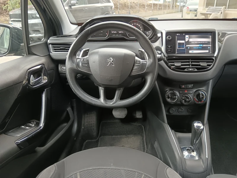 Peugeot 208 1.4 e-Hdi автоматик , снимка 9 - Автомобили и джипове - 52269015