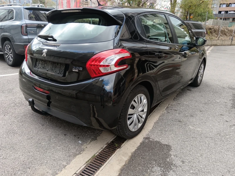 Peugeot 208 1.4 e-Hdi автоматик , снимка 3 - Автомобили и джипове - 52269015