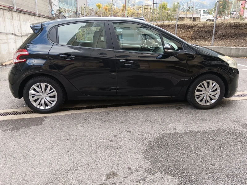 Peugeot 208 1.4 e-Hdi автоматик , снимка 2 - Автомобили и джипове - 52269015