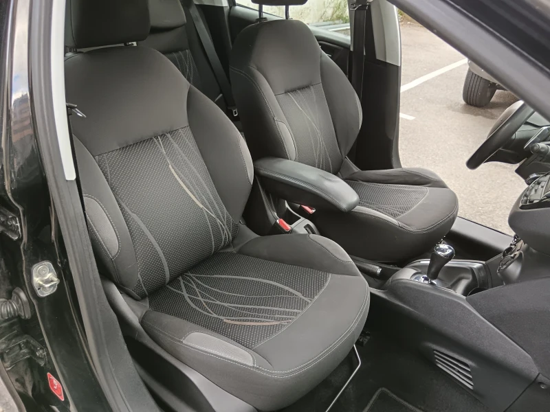 Peugeot 208 1.4 e-Hdi автоматик , снимка 10 - Автомобили и джипове - 52269015