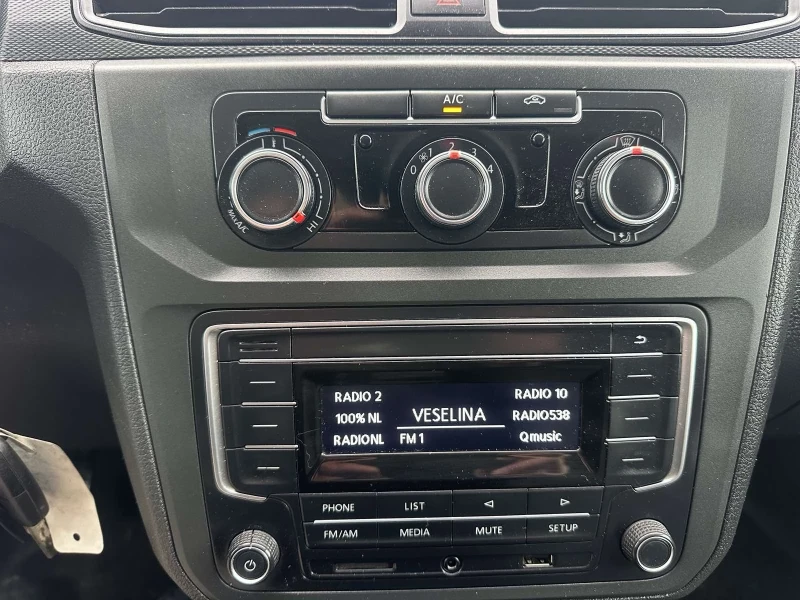 VW Caddy, снимка 11 - Автомобили и джипове - 53206618