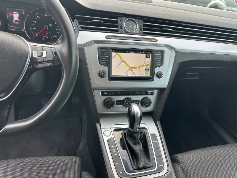 VW Passat 2.0-TDI-150k.c, снимка 11 - Автомобили и джипове - 53343026