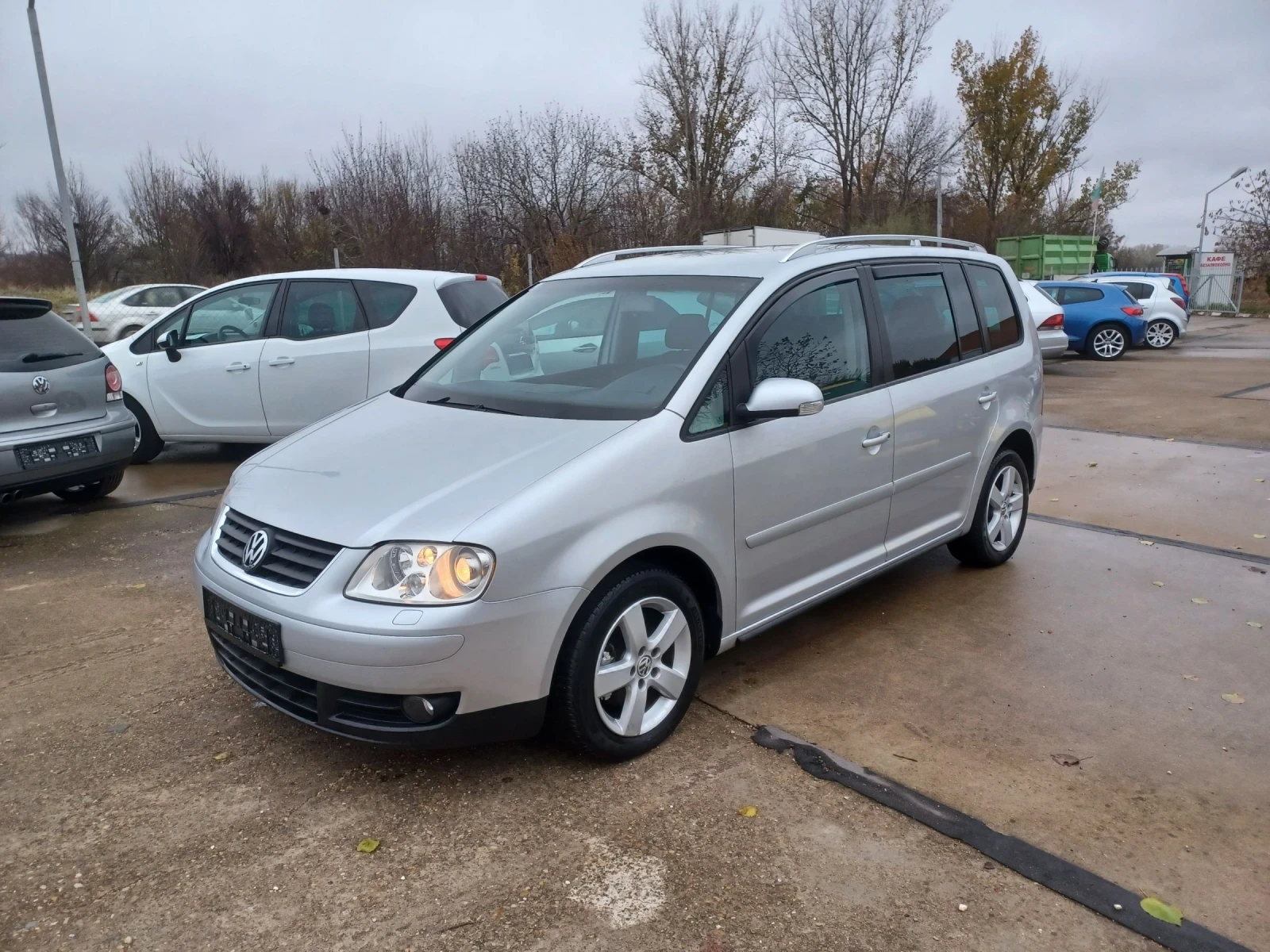 VW Touran 2.0TDi DSG, Xenon, Navi+  - изображение 2