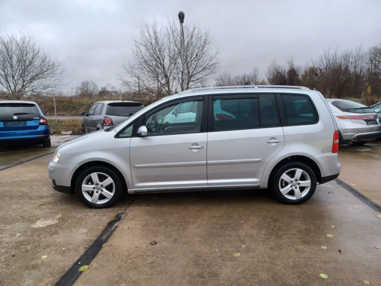 VW Touran 2.0TDi DSG, Xenon, Navi+  - изображение 3