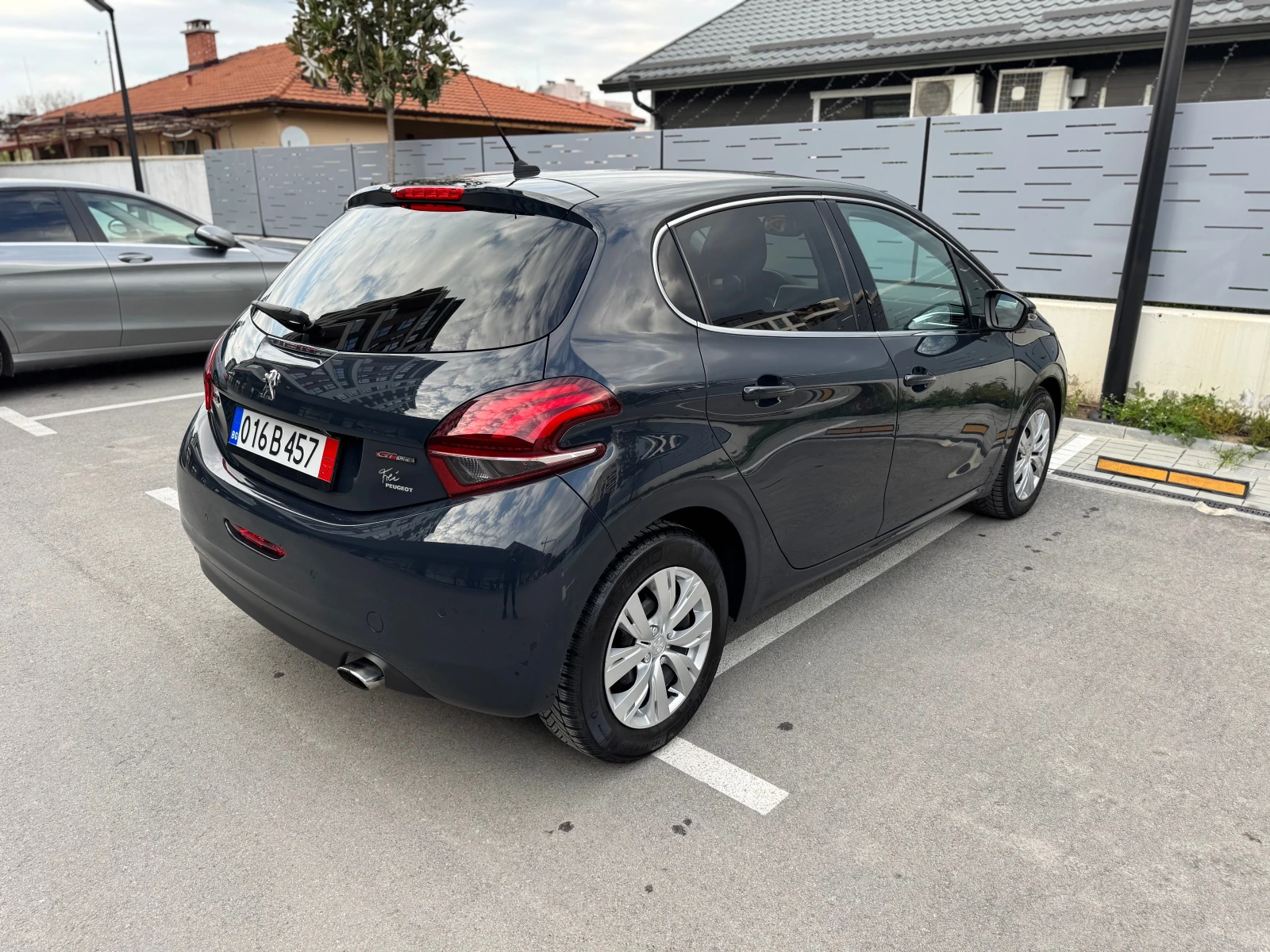 Peugeot 208 1.2I TURBO GT-LINE KOJA NAVI FULL AUTOMATIC - изображение 6