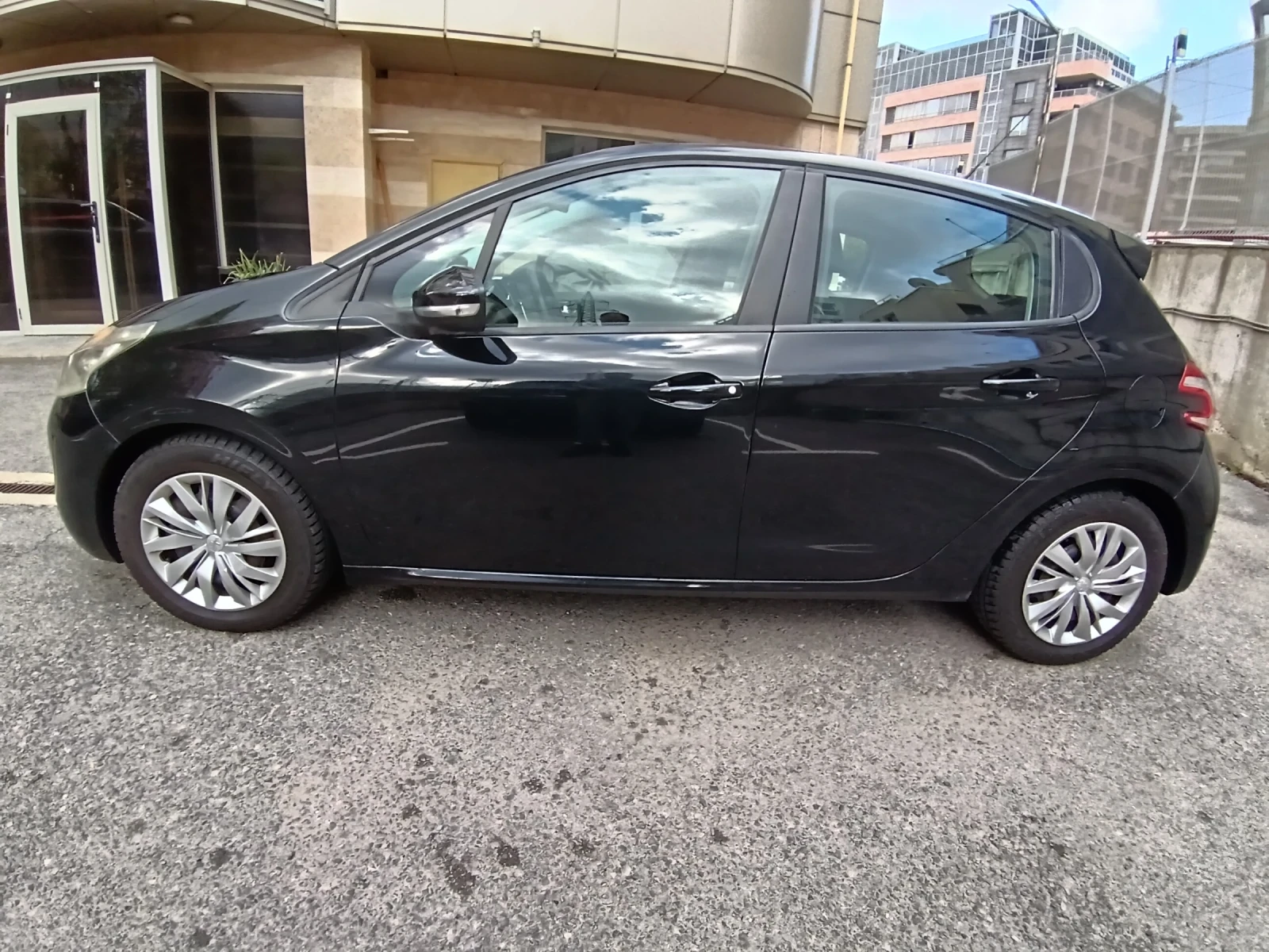 Peugeot 208 1.4 e-Hdi автоматик  - изображение 6