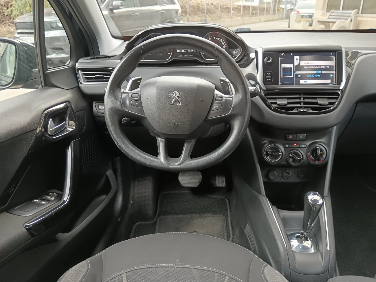 Peugeot 208 1.4 e-Hdi автоматик  - изображение 9