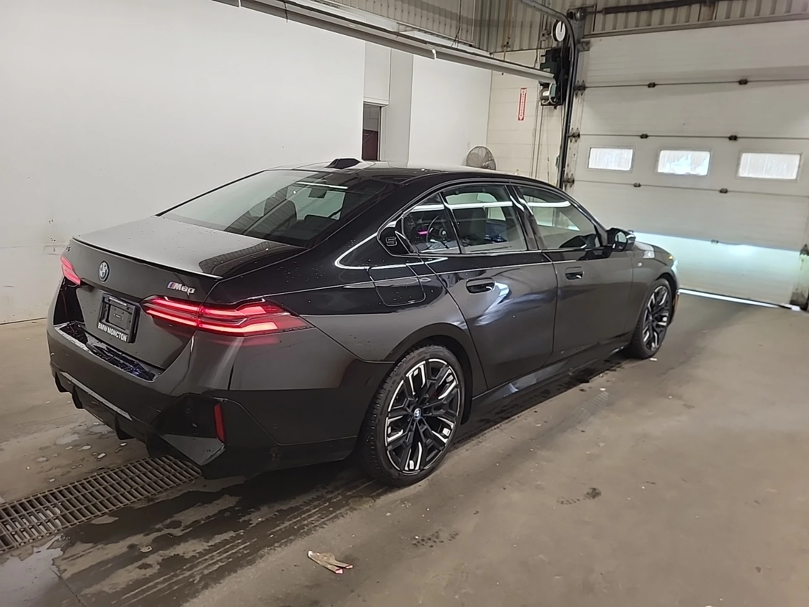 BMW i5 M60 * CARFAX * ЦЕНА ДО БЪЛГАРИЯ - изображение 3