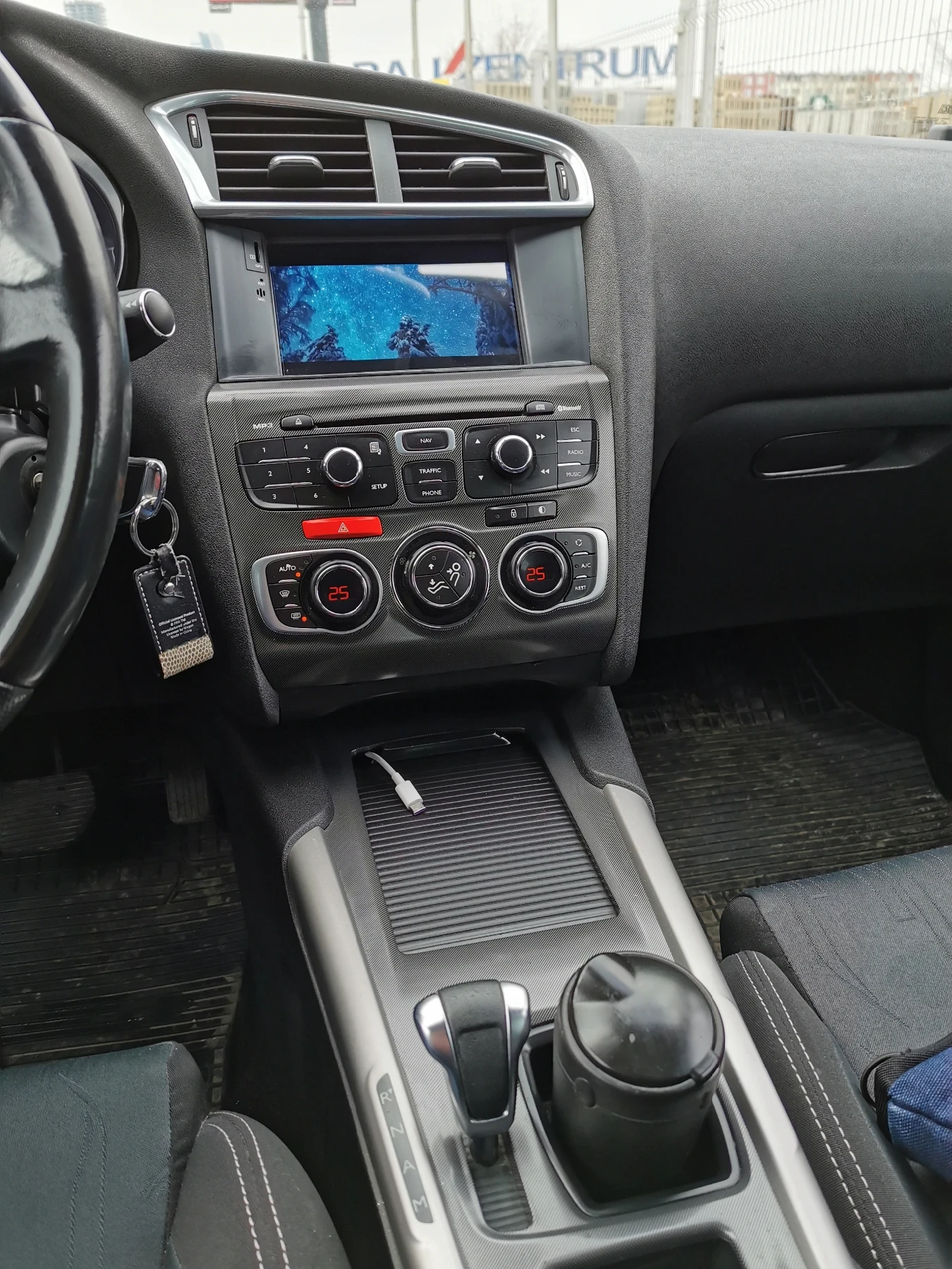 Citroen C4 1.6 e-HDI / 112 hp / EGS Automatic / Nav - изображение 4