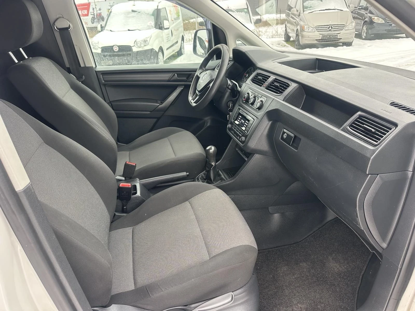 VW Caddy  - изображение 10