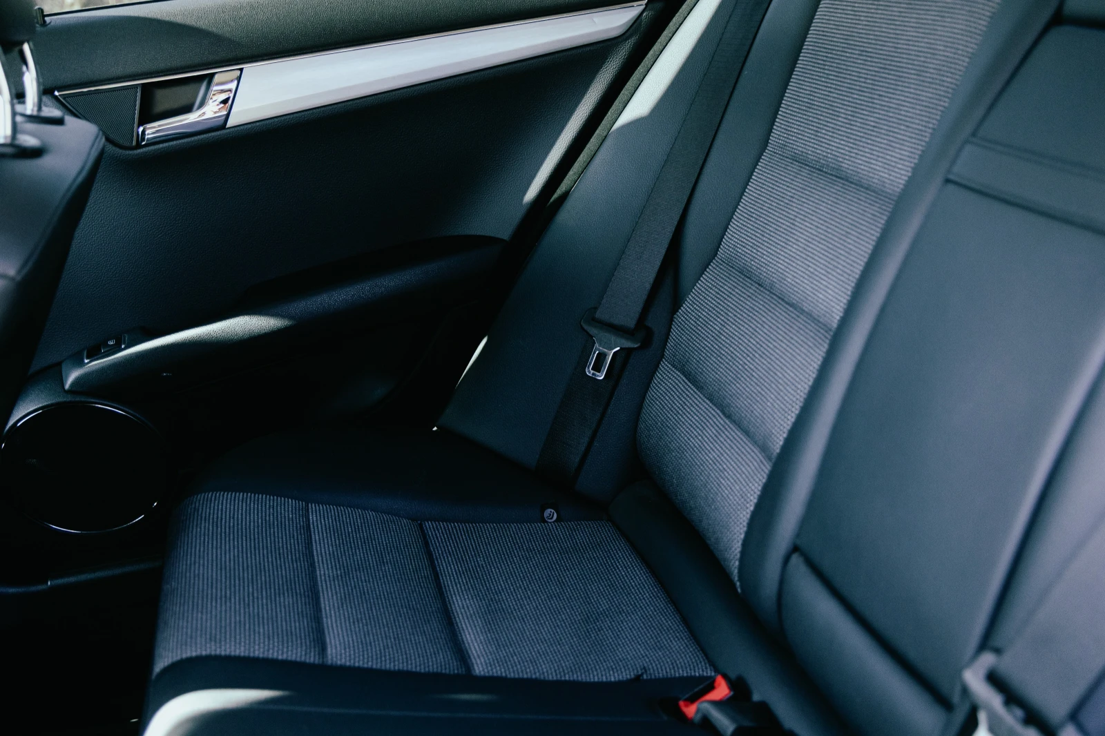 Mercedes-Benz C 350 4-matic, снимка 12 - Автомобили и джипове - 53756467