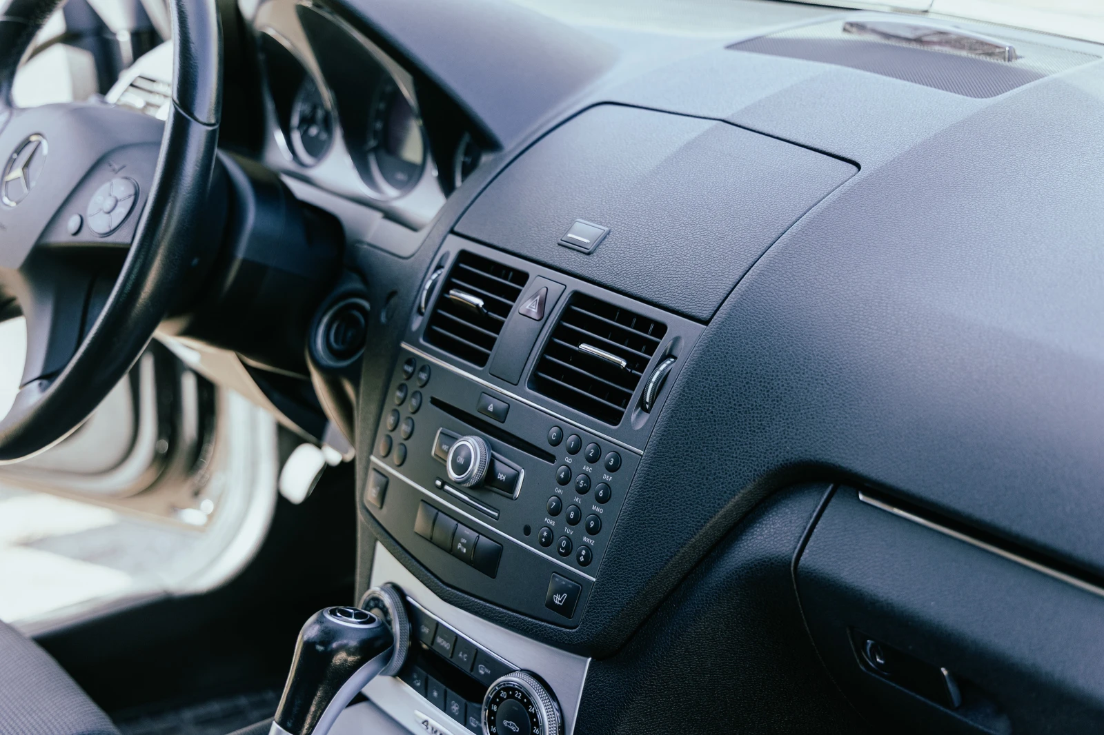 Mercedes-Benz C 350 4-matic, снимка 13 - Автомобили и джипове - 53756467