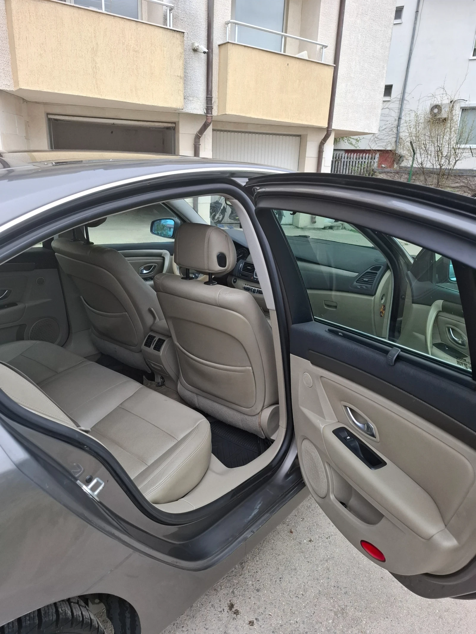 Renault Laguna, снимка 5 - Автомобили и джипове - 54271591