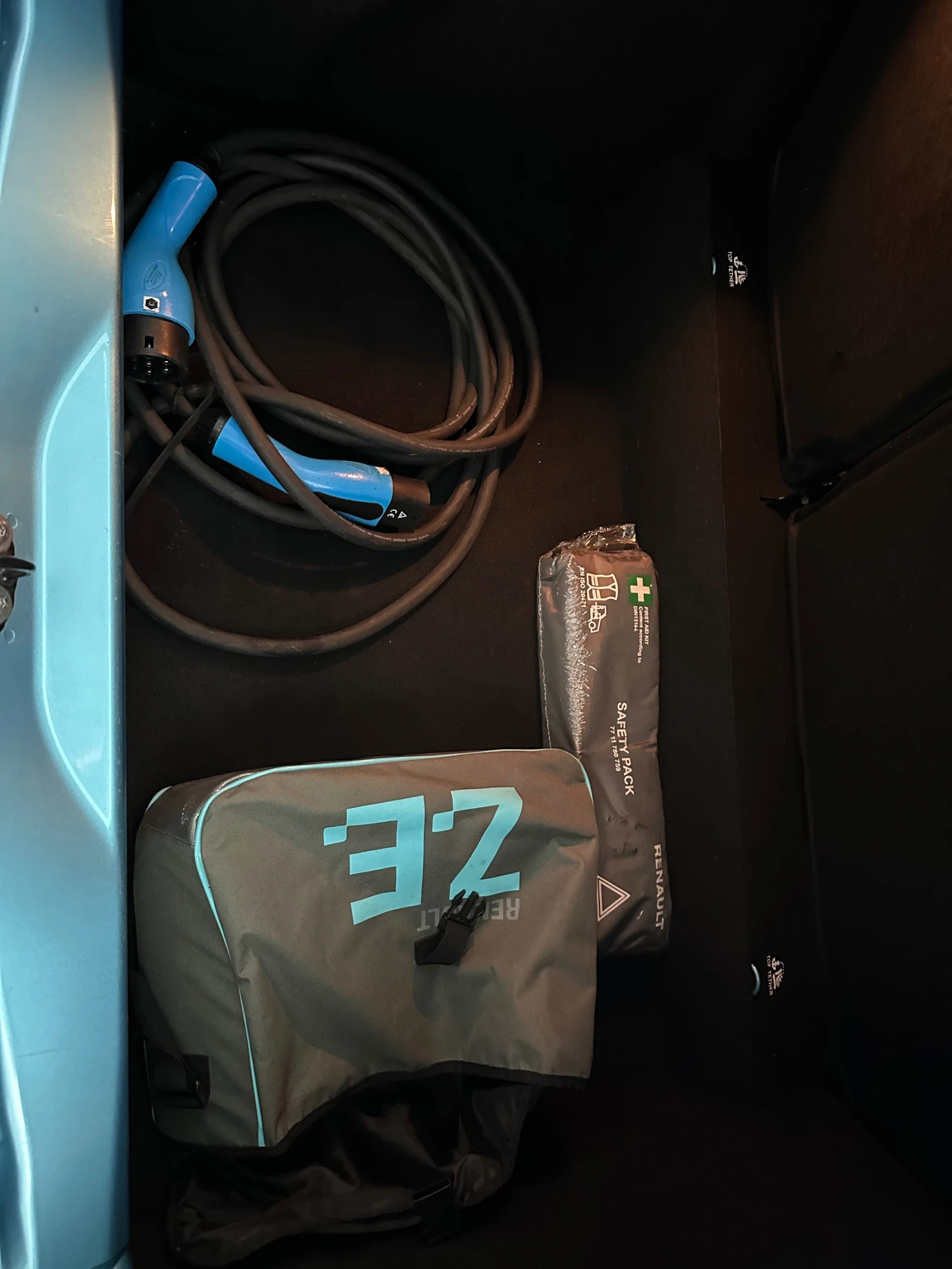 Renault Zoe Intense 52kWh Терпомомпа Гаранция SoH 92.4 НАЛИЧНА, снимка 14 - Автомобили и джипове - 54421682